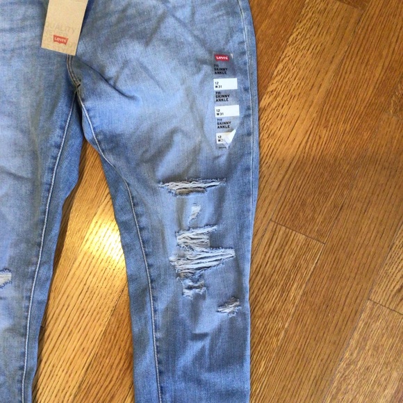 NWT Levi’s 711 Skinny Ankle Sculpt Soft Jeans - Picture 4 of 11